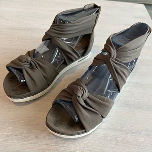 EILEEN FISHER ZANYA WEDGE SANDAL SZ 9.5
